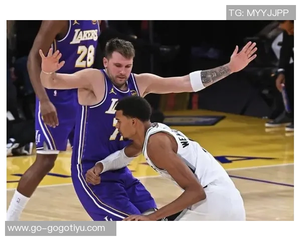 东契奇对决文班亚马保持全胜战绩五场零失利展现绝对优势