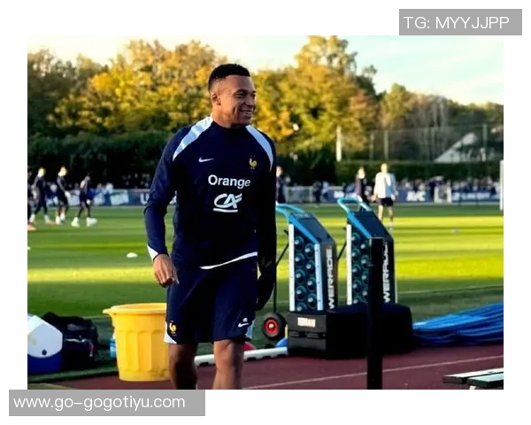 姆巴佩因右脚踝受伤退出法国队集训已回归皇马进行康复治疗